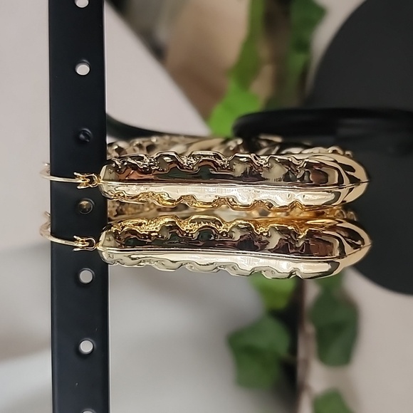 Large Chunky Doorknocker Style Gold Filled Hoop Earrings with Hearts - Picture 6 of 9